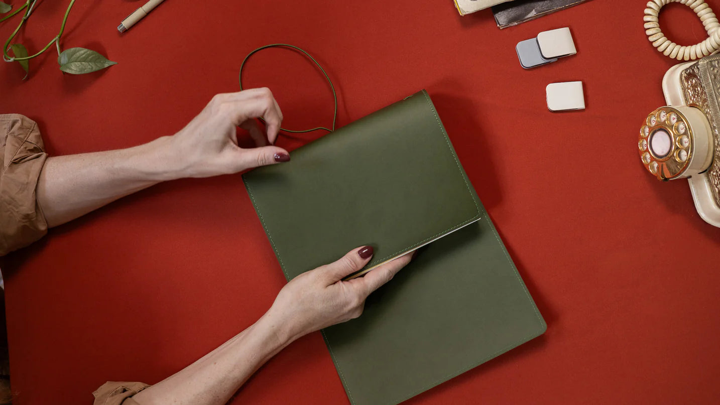 Creator's Friend Refillable Folio Trifold - (Olive Green)